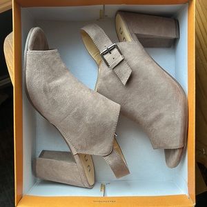 Unisa women’s sandals size 7, taupe fabric